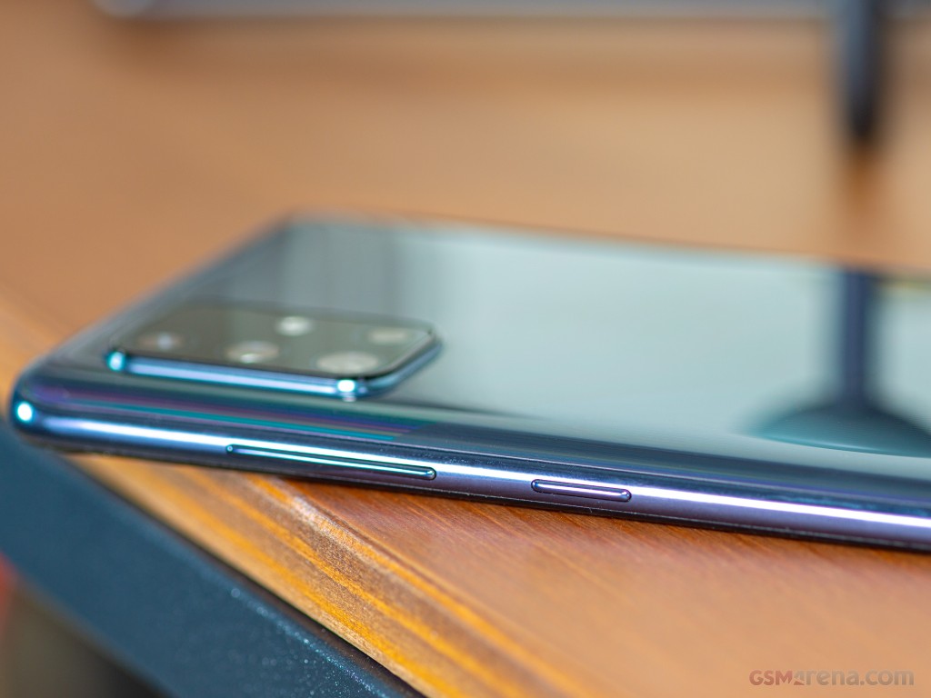 گوشی موبایل سامسونگ مدل Galaxy A71 دو سیم‌کارت ظرفیت 128 گیگابایت همراه با رم 8 گیگابایت 